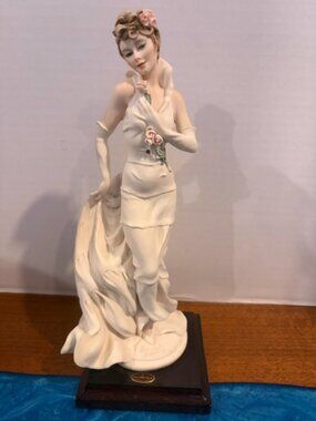 Giuseppe Armani 1997 "Tia" Model 0522F Sculpture Figurine Made in Italy